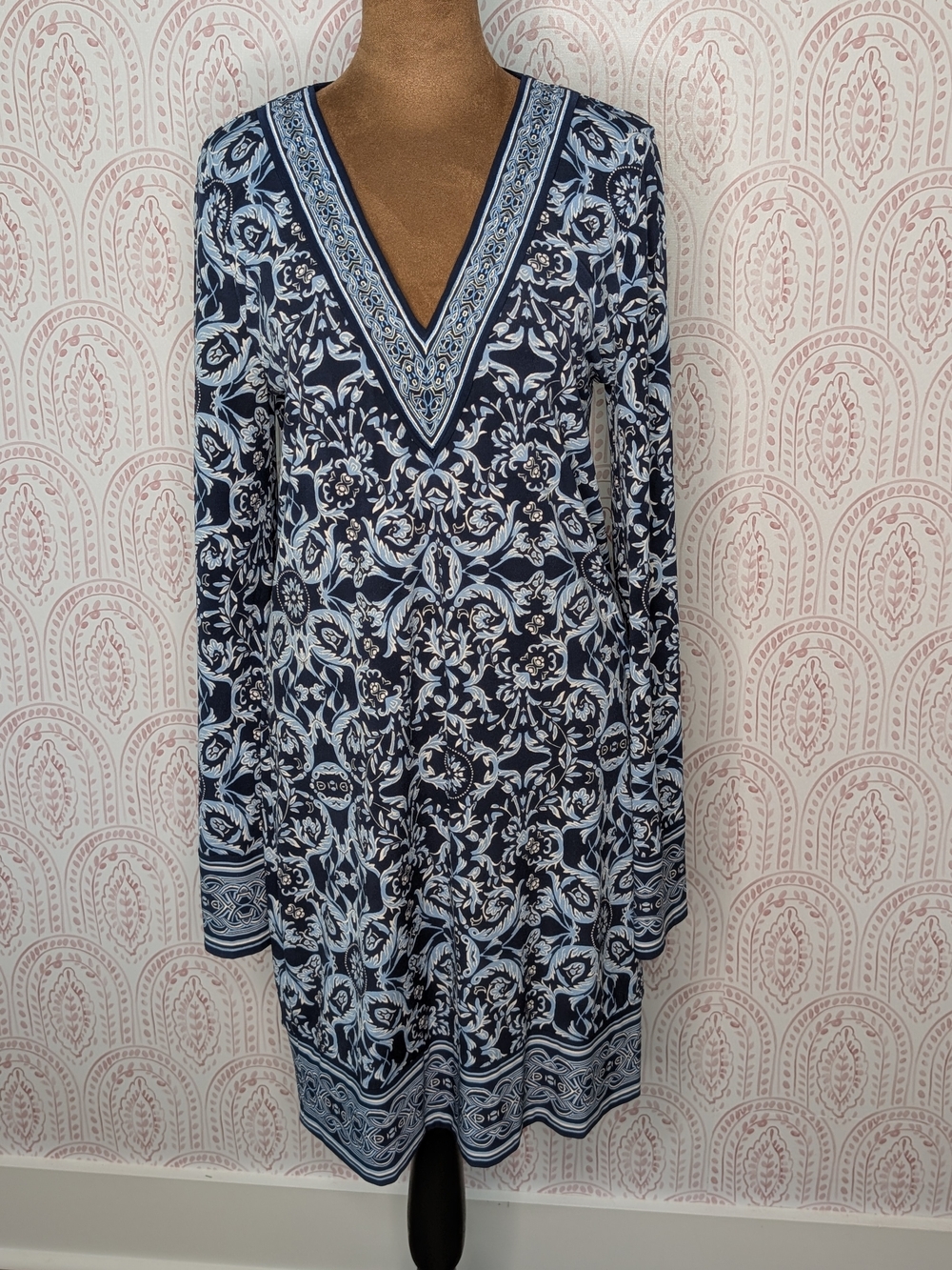 White House Black Market Navy & White V-Neck Long-Sleeve Floral Dress